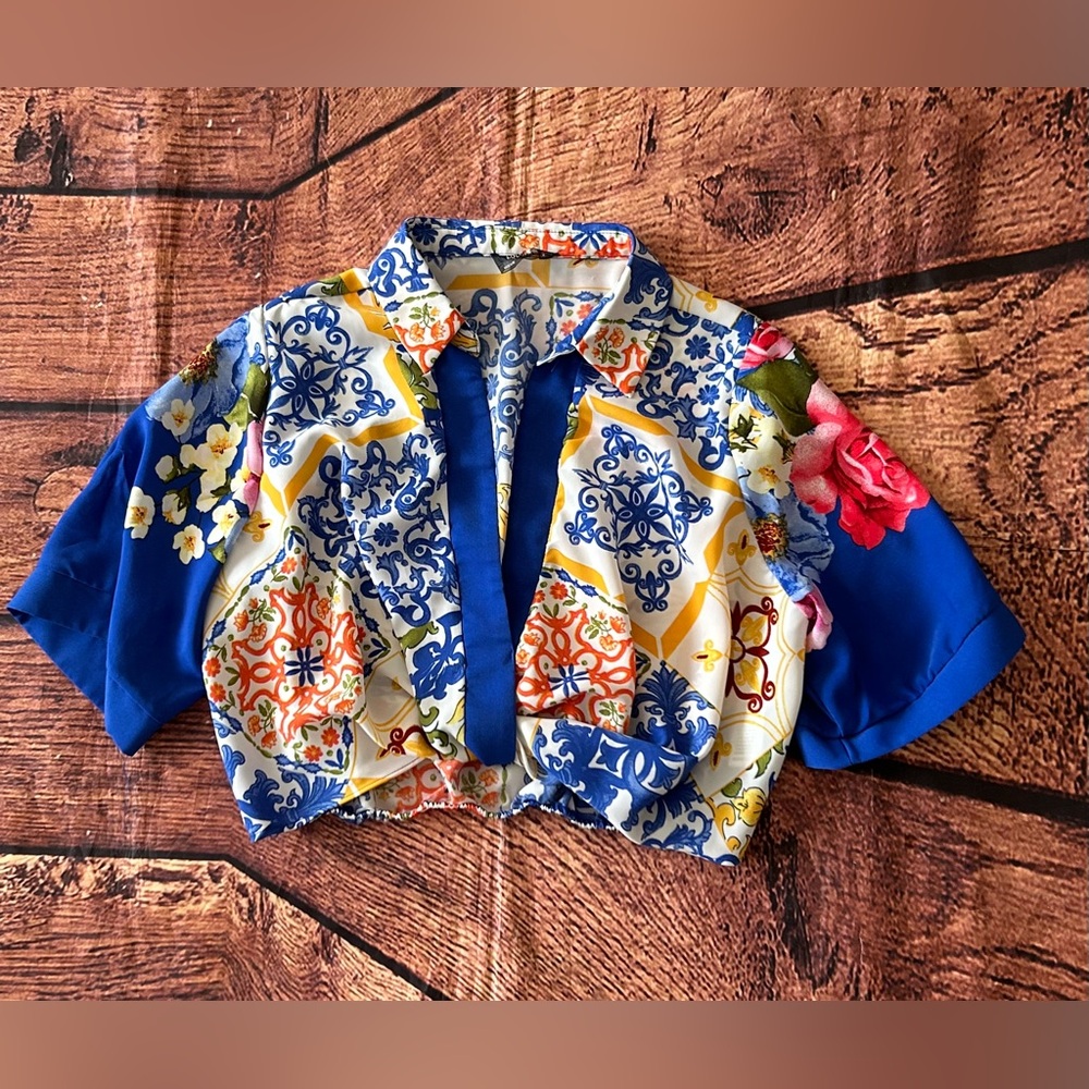 Lulumari Blue‎ and Multicolor Patterned Top